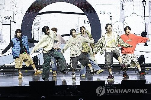 킥플립, 빛나는 팀워크