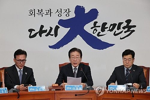 발언하는 이재명 대표