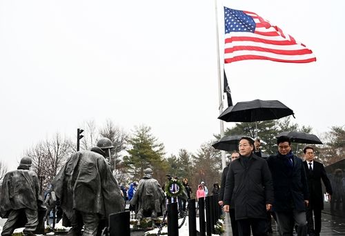 워싱턴DC 한국전 참전용사 기념비 참배하는 유정복 시장