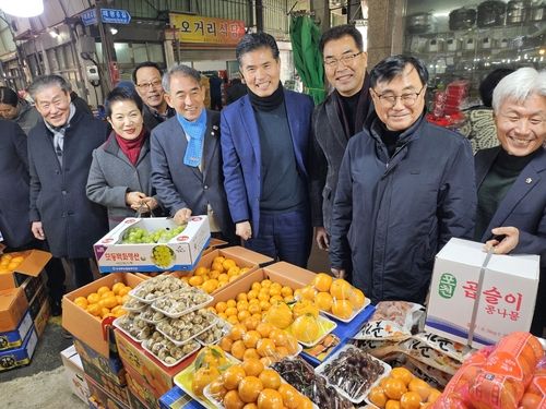 민생 현장 찾은 민주당 전북특별자치도당 관계자들