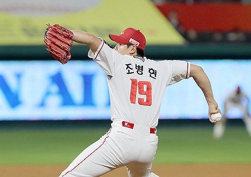 '데뷔 첫 승리 '역투하는 SSG 조병현