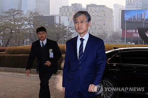 대법원으로 출근하는 조희대 대법원장