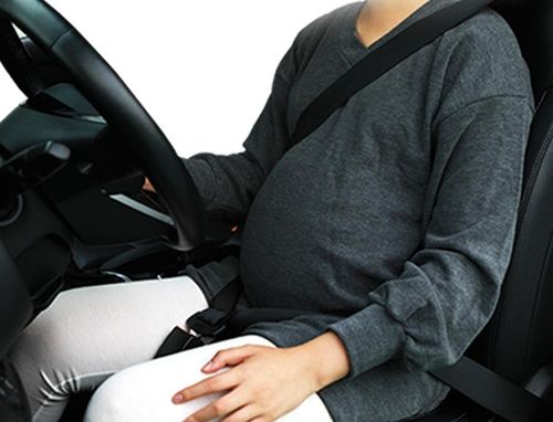 임신부 전용 안전벨트 착용 모습