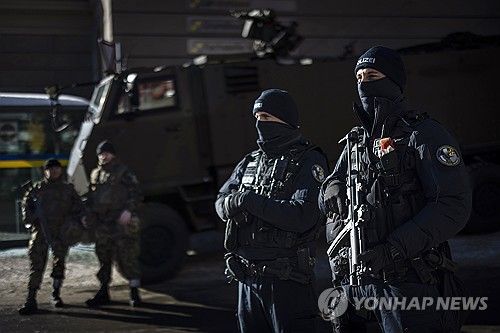 다보스포럼 행사장 지키는 스위스 군·경찰