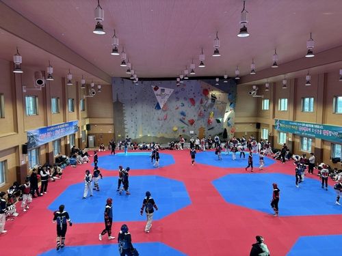 불국체육센터에서 훈련 중인 태권도 선수들