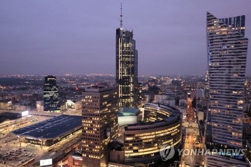 바르샤바 아파트 즈워타44(오른쪽)