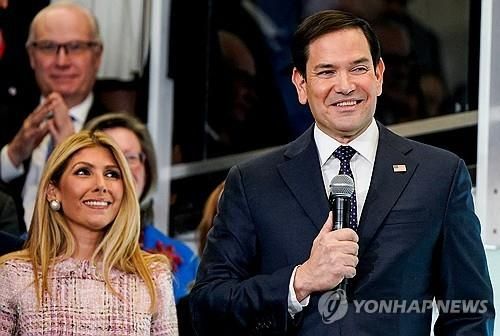 직원 앞에서 발언하는 루비오 미 신임 국무장관