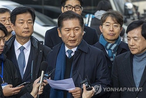 취재진 질문에 답하는 국회 탄핵소추단