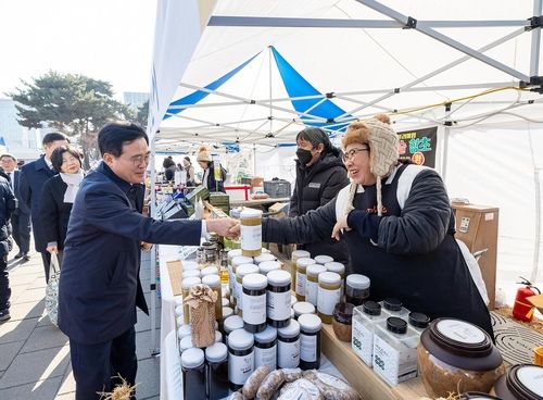 직거래장터 방문한 진교훈 구청장