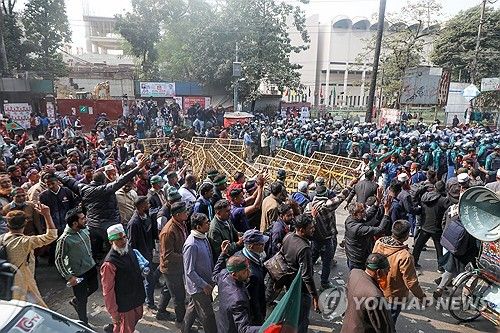 방글라데시 수도 다카서 일어난 시위 (기사와 직접적 관련 없음)
