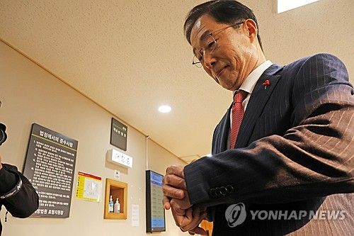 법정 출석하는 경북도교육감