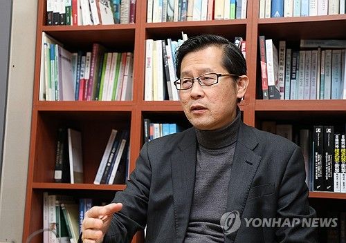 연합뉴스와 인터뷰 중인 정성장 세종연구소 한반도전략센터장