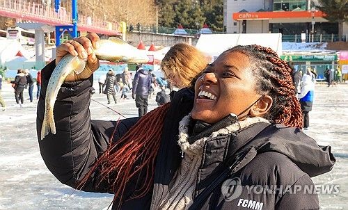 산천어축제가 즐거운 외국인