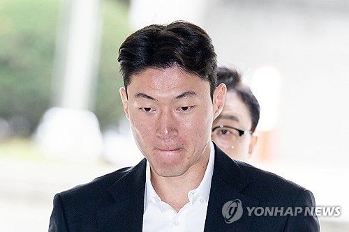 '불법촬영 혐의' 첫 재판 출석하는 황의조