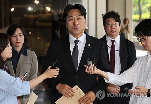 검찰 출석한 이종배 서울시의원