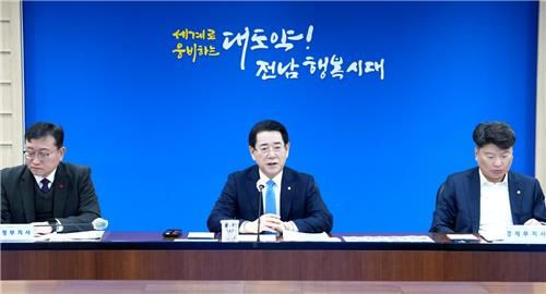 발언하는 김영록 전남지사