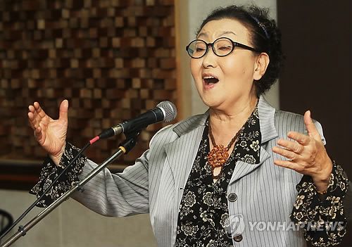 리허설하는 가수 한명숙 (2010.10.11)