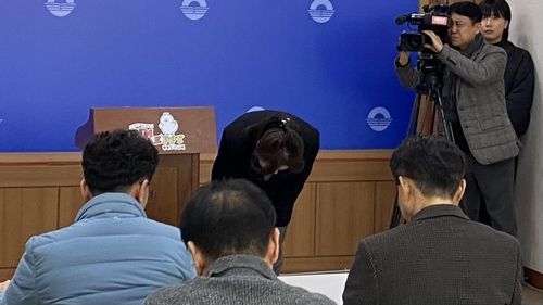 '김해에는 빨갱이 많다' 발언 사죄합니다 