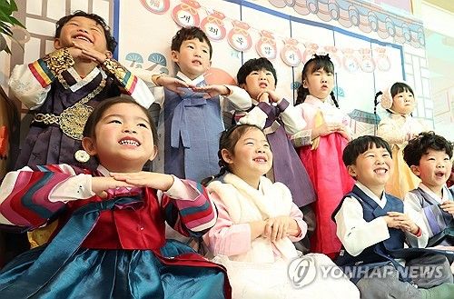 세배 예절 배우는 어린이들