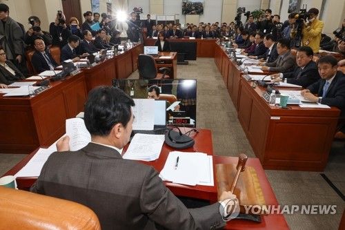 윤 대통령 동행명령장 발부건 상정