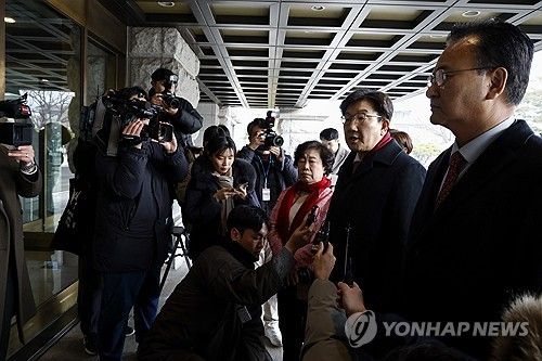 헌법재판소 항의 방문하는 권성동 원내대표