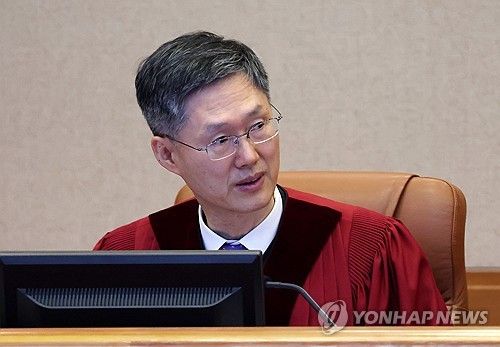 1차 변론에 참석한 문형배 권한대행