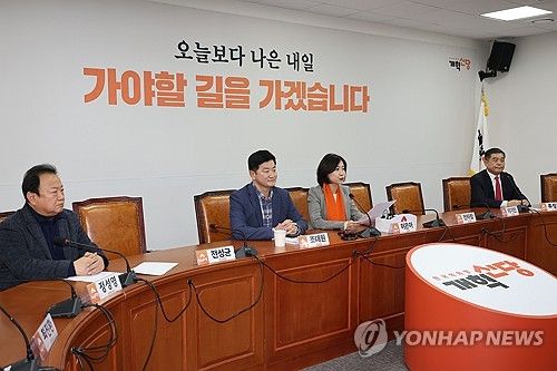 발언하는 허은아 대표