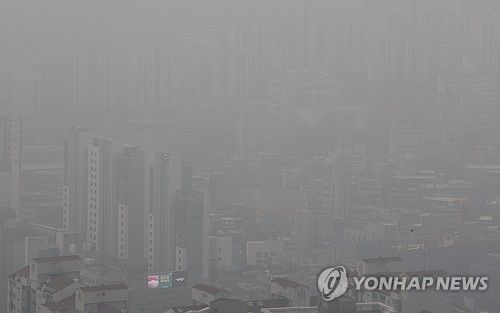 광고판만 보이는 서울 도심