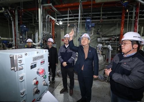 이피캠텍 방문한 김관영(왼쪽 네번째) 전북특별자치도지사