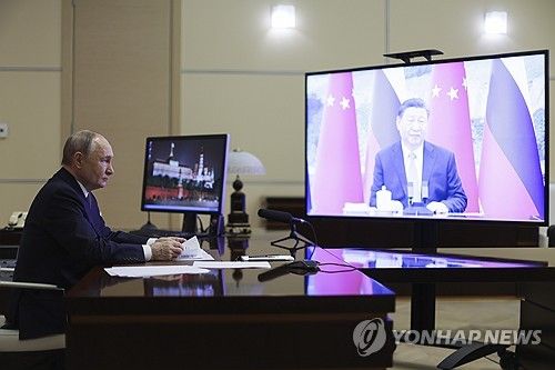 시진핑 중국 국가주석과 화상회담하는 블라디미르 푸틴 러시아 대통령