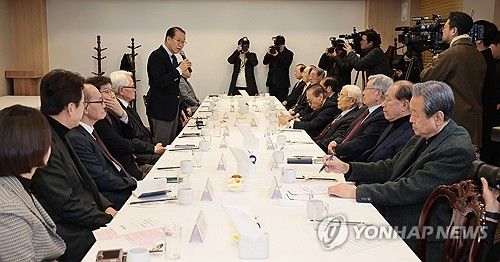 상임고문단 회의서 발언하는 권영세 비대위원장
