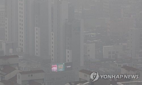 광고판만 보이는 서울 도심