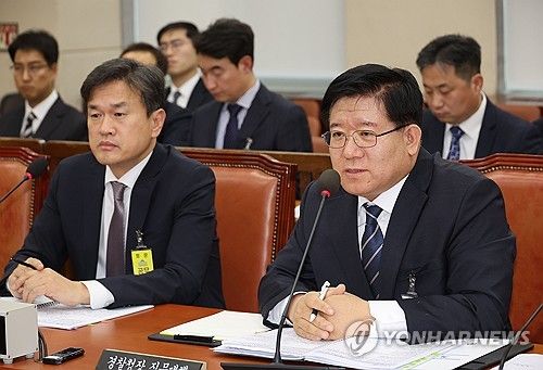 답변하는 경찰청장 직무대행