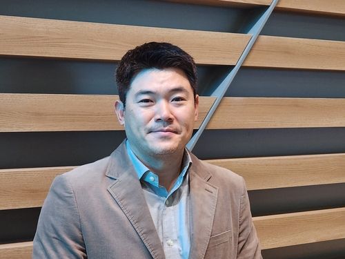 인터뷰하는 노경은