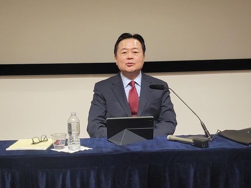 특파원단 상대 브리핑하는 조현동 주미대사