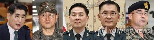 (왼쪽부터) 김용현 전 국방부 장관, 박안수 육군참모총장, 이진우 수도방위사령관, 여인형 방첩사령관, 곽종근 특수전사령관