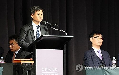 임시 주총에서 발언하는 박기덕 고려아연 사장