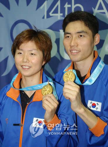 배드민턴 '황금 콤비' 김동문-나경민(왼쪽)