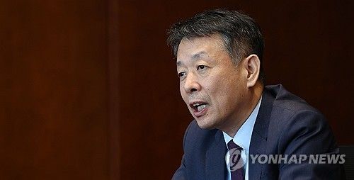 인터뷰하는 김광일 MBK파트너스 부회장