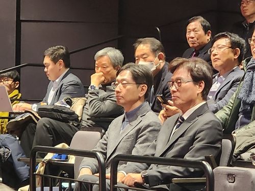 심포지엄 참석한 김경수 전 지사