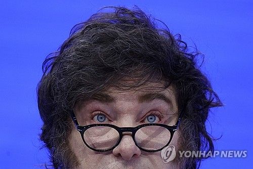 연설하는 밀레이 아르헨티나 대통령