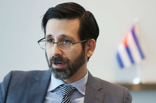 인터뷰하는 주한쿠바대사