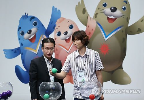 배드민턴 대진 추첨 중인 나경민