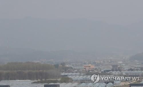 미세먼지로 뿌연 하늘. [연합뉴스 자료 사진]