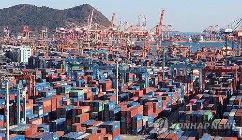 컨테이너 쌓인 신감만ㆍ감만ㆍ신선대부두