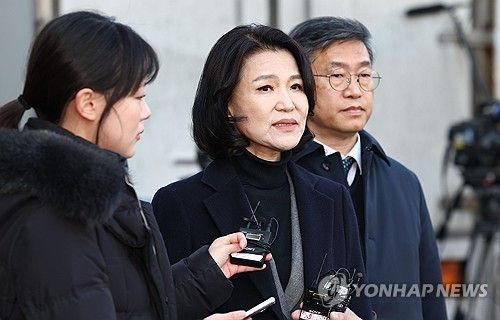 탄핵소추 기각, 질문에 답하는 이진숙 방통위원장