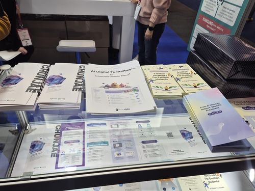 한국관에 놓인 AI 디지털교과서 홍보 책자들