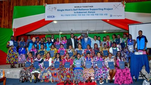 케냐 카바넷 한부모가정 여성 가장 봉제교육 졸업식
