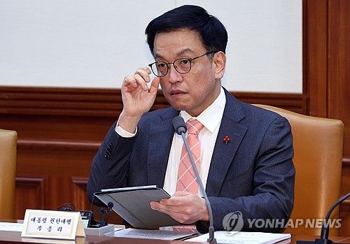 회의 참석한 최상목 권한대행