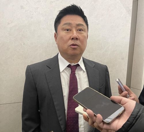 전지훈련 출국에 앞서서 인터뷰하는 김태형 롯데 감독